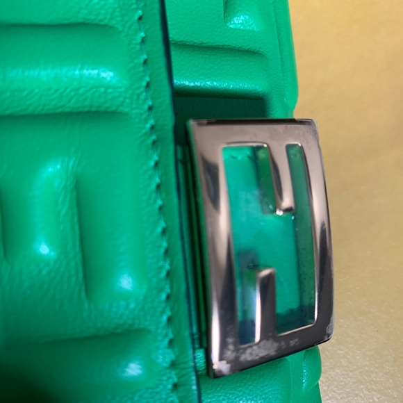 New Fendi WOC color green - Picture 8 of 10